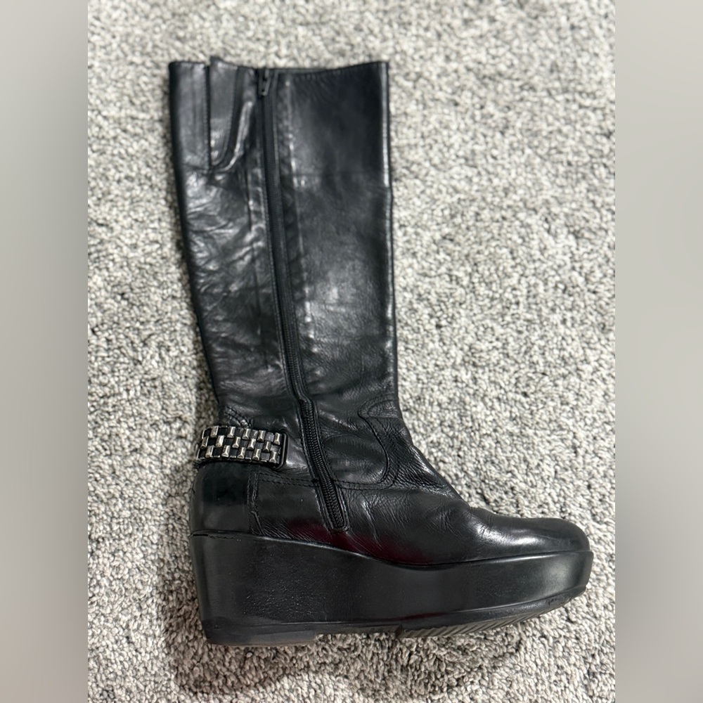 Jeannot Black Platform Women's Boots - Picture 4 of 7